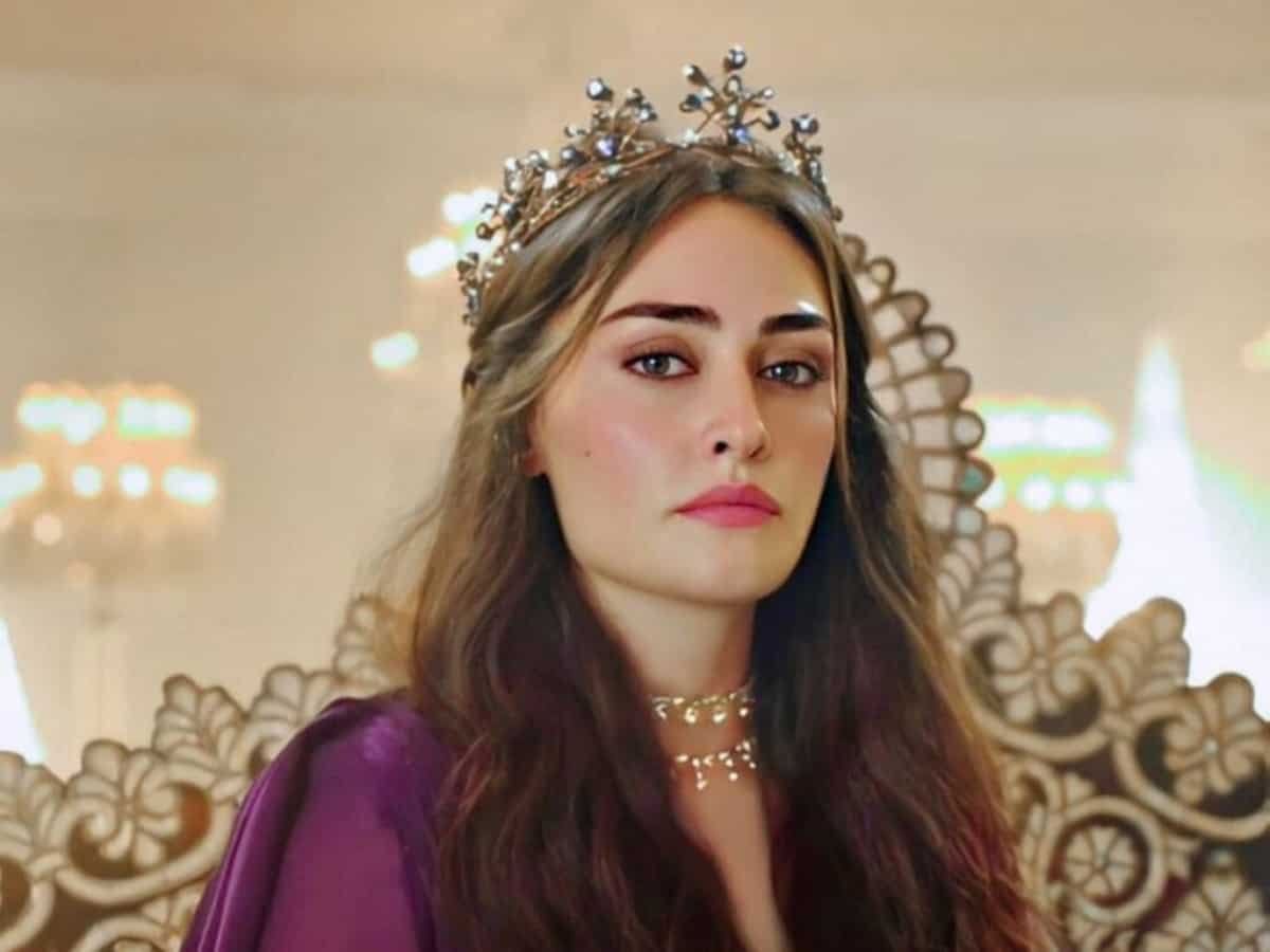 esra bilgich haqida